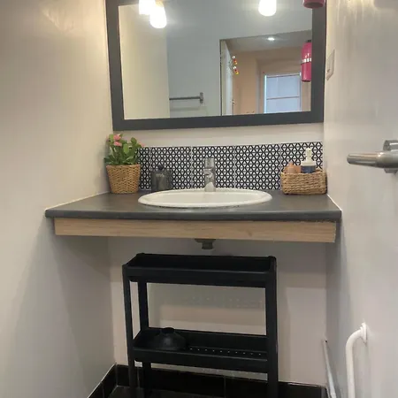 דירה Appt 2 Au Centre 3e
